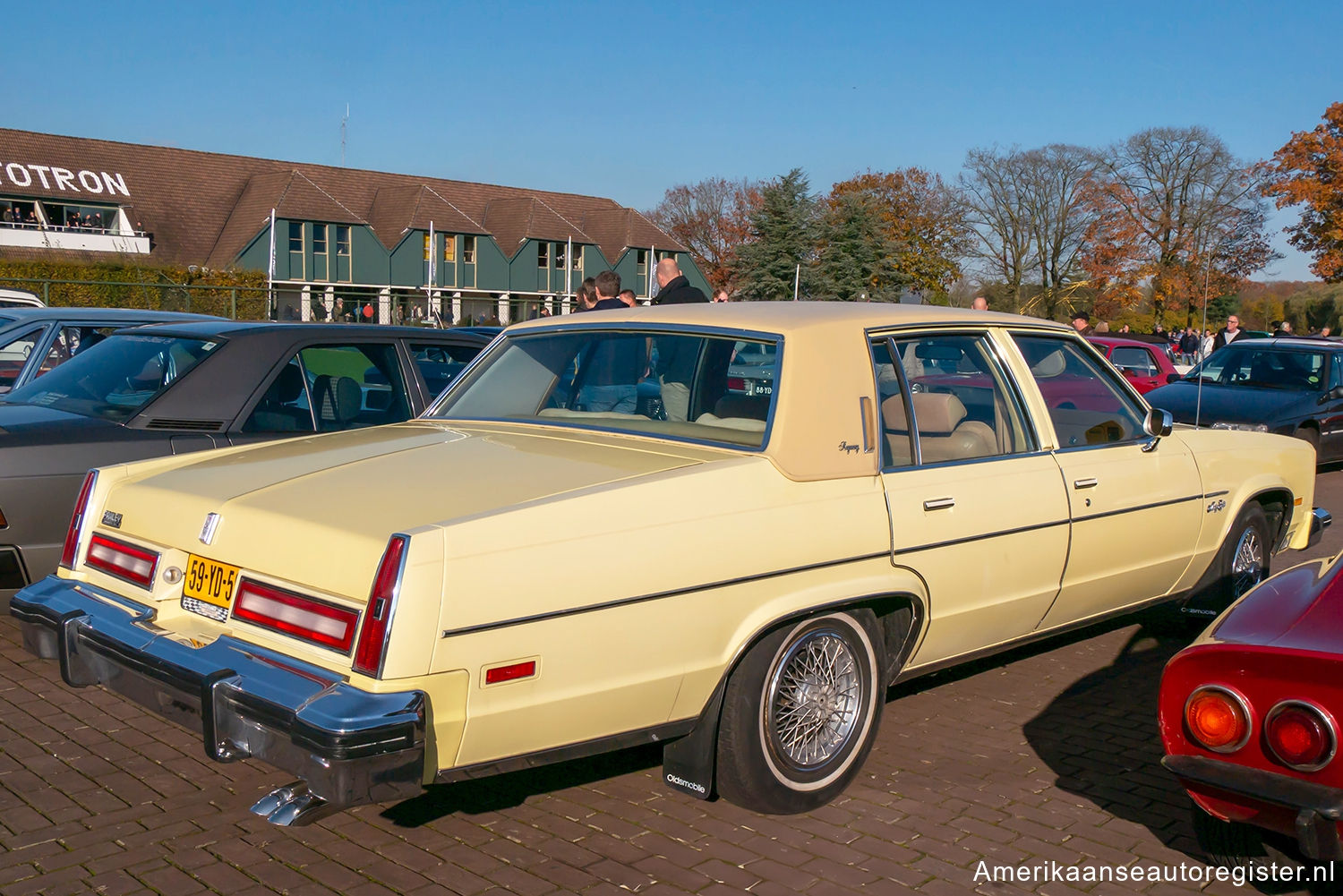 Oldsmobile Ninety-Eight uit 1977